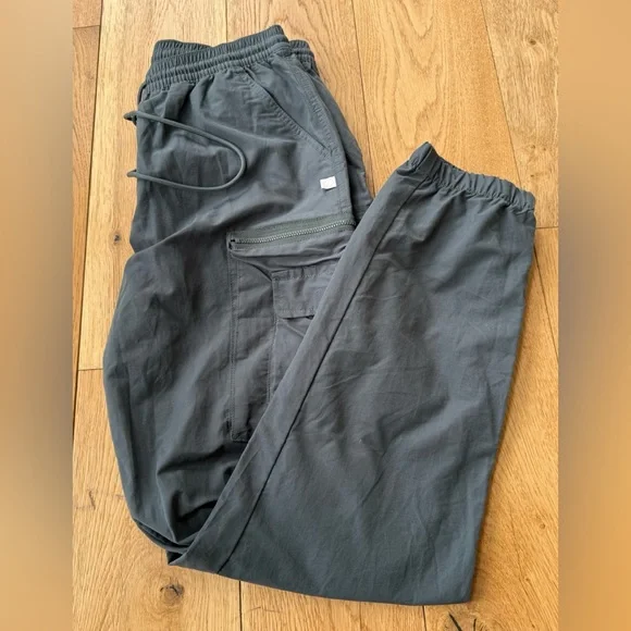 Urban Outfitters Standard Cloth Technical Cargo Jogger Pants M NWT - Picture 9 of 9